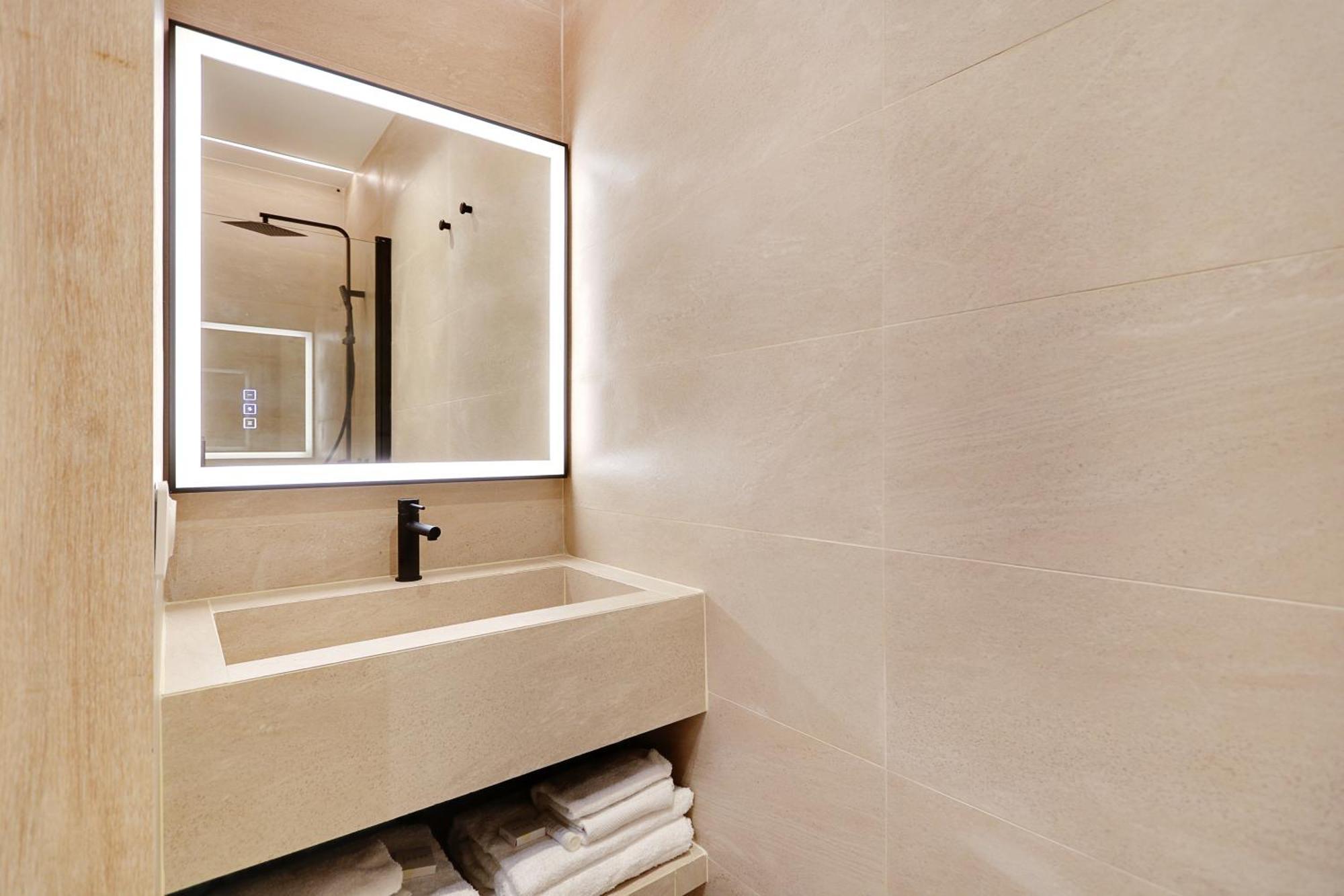 Off Majesti Upper Marais Apartment- Rue Du Faubourg Saint-Martin 巴黎 外观 照片