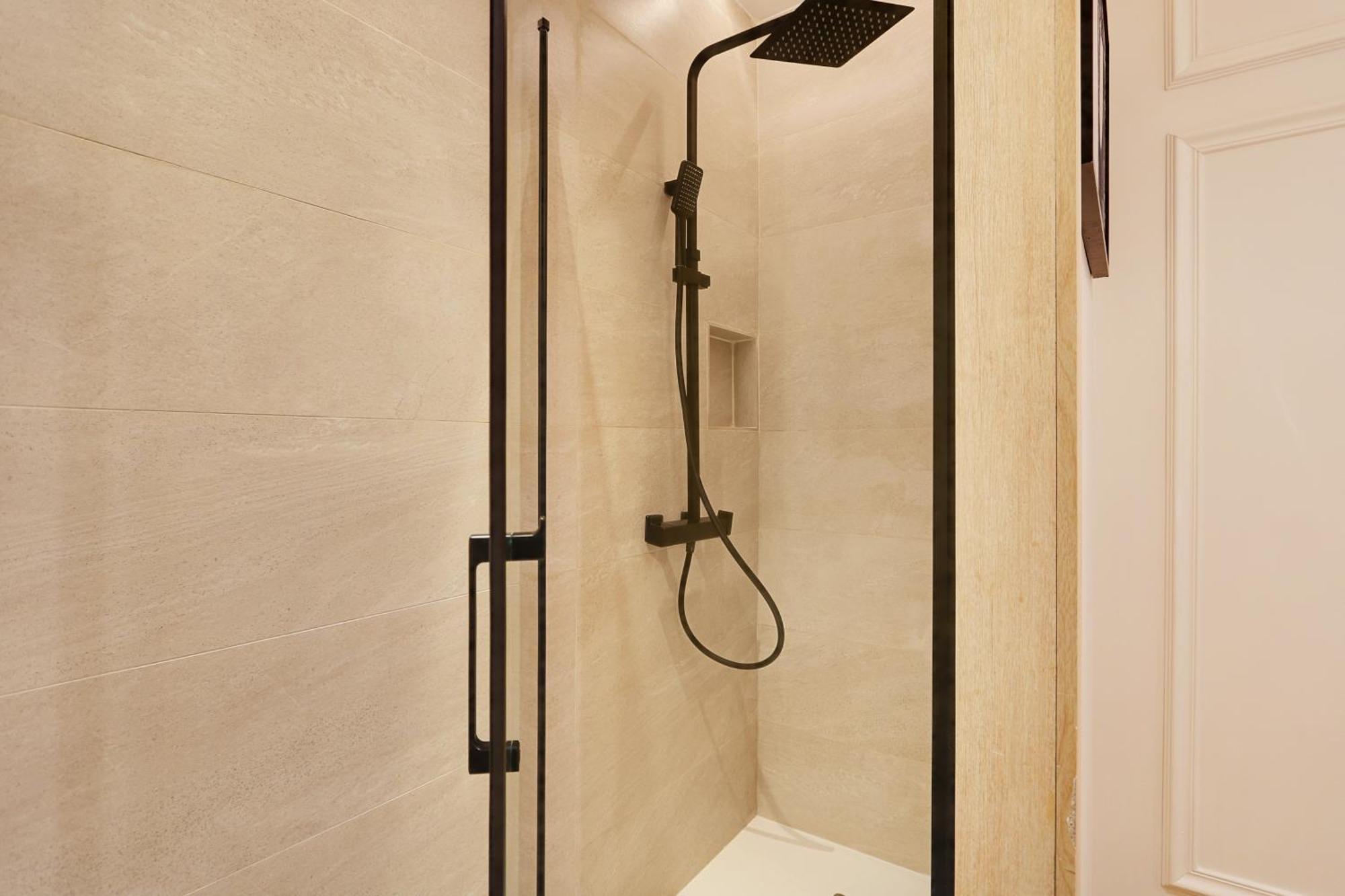 Off Majesti Upper Marais Apartment- Rue Du Faubourg Saint-Martin 巴黎 外观 照片